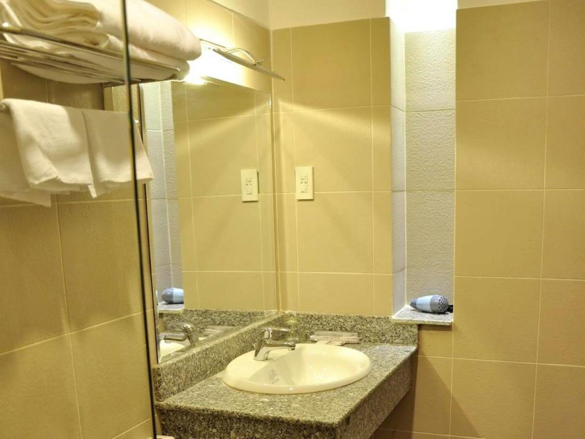 White Lion Hotel Να Τρανγκ Εξωτερικό φωτογραφία