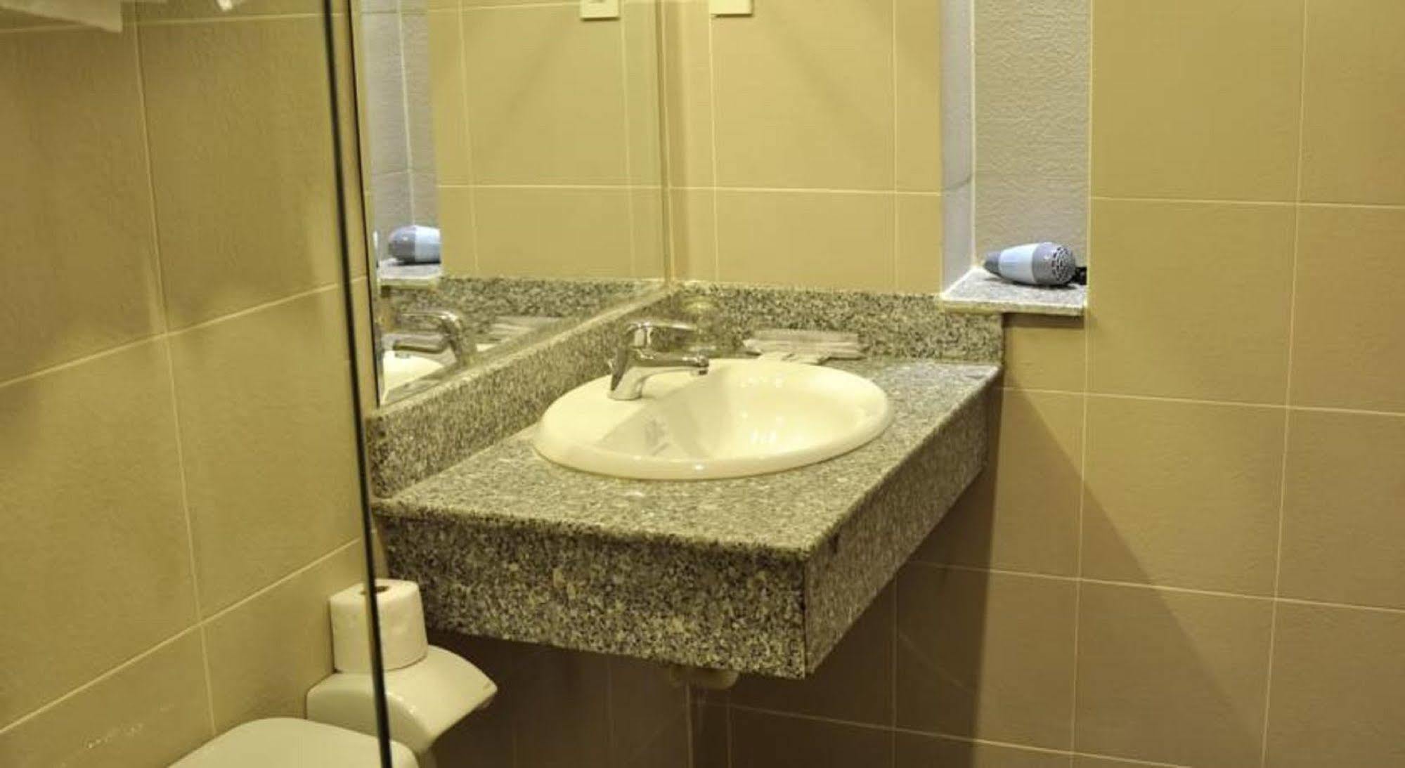 White Lion Hotel Να Τρανγκ Εξωτερικό φωτογραφία
