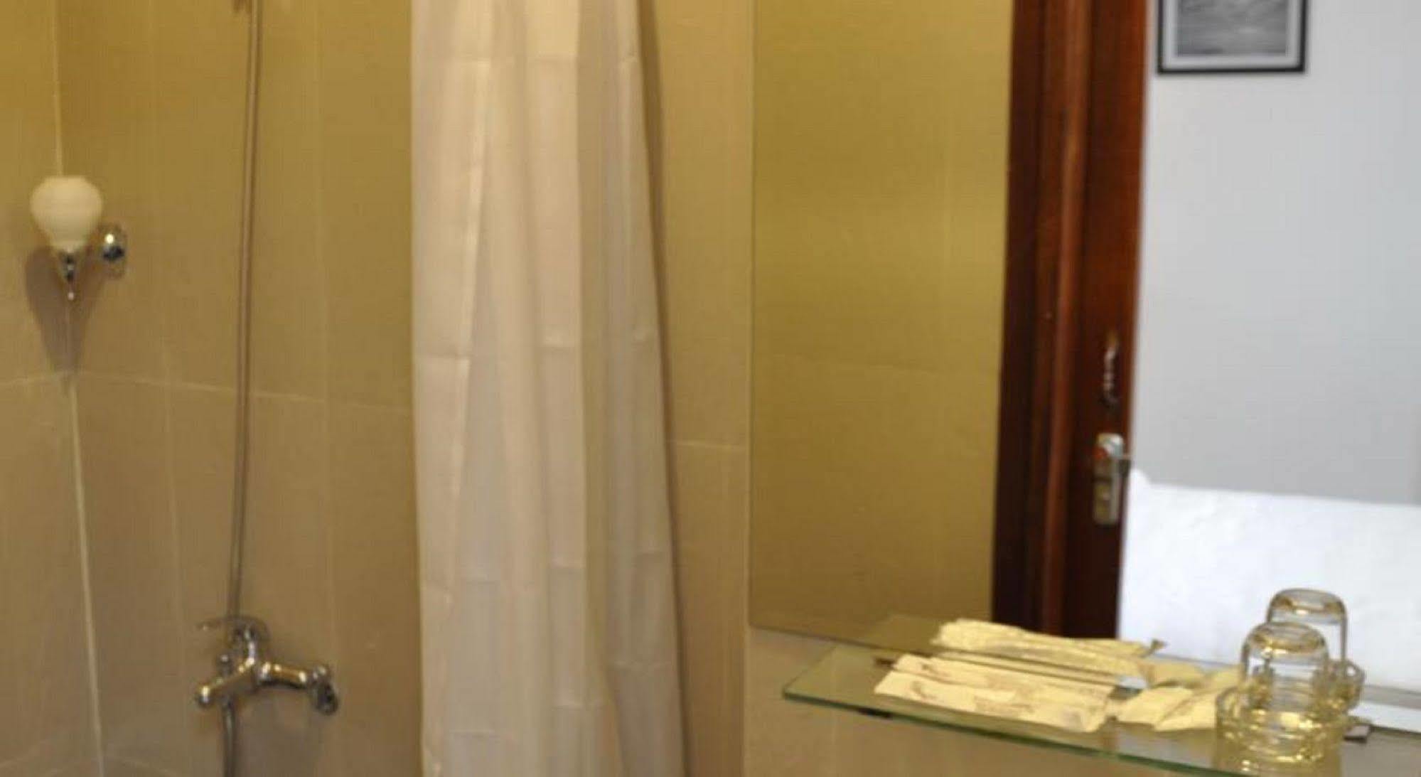 White Lion Hotel Να Τρανγκ Εξωτερικό φωτογραφία