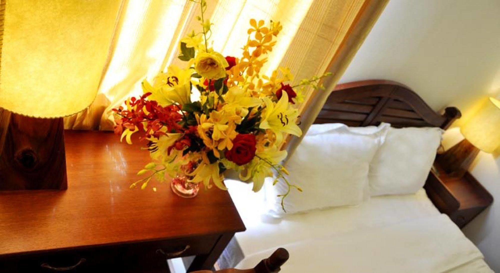 White Lion Hotel Να Τρανγκ Εξωτερικό φωτογραφία